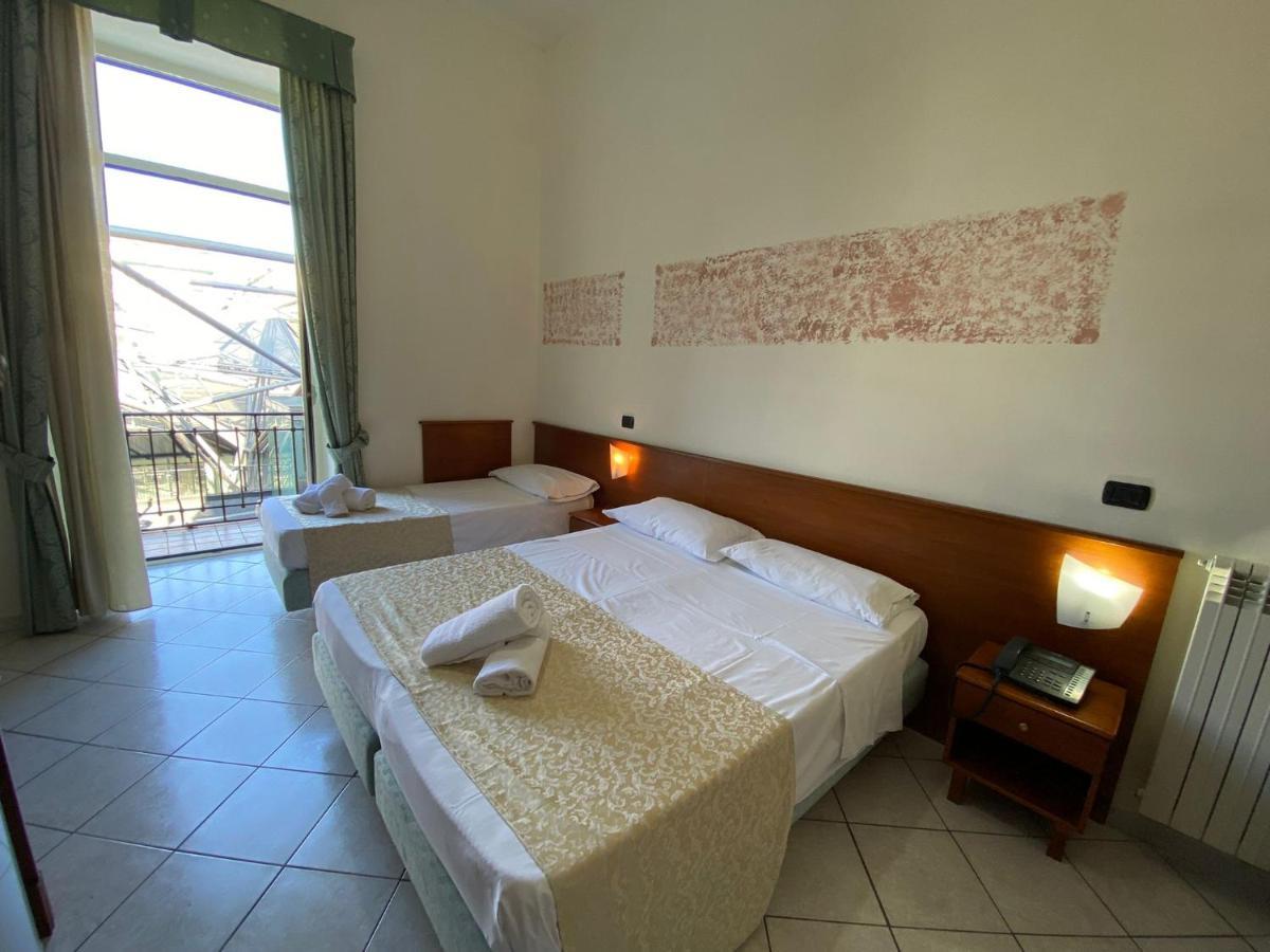 Hotel Eliseo Napoli Kültér fotó