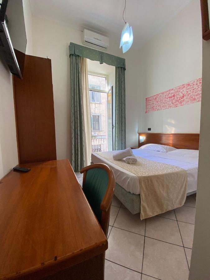 Hotel Eliseo Napoli Kültér fotó