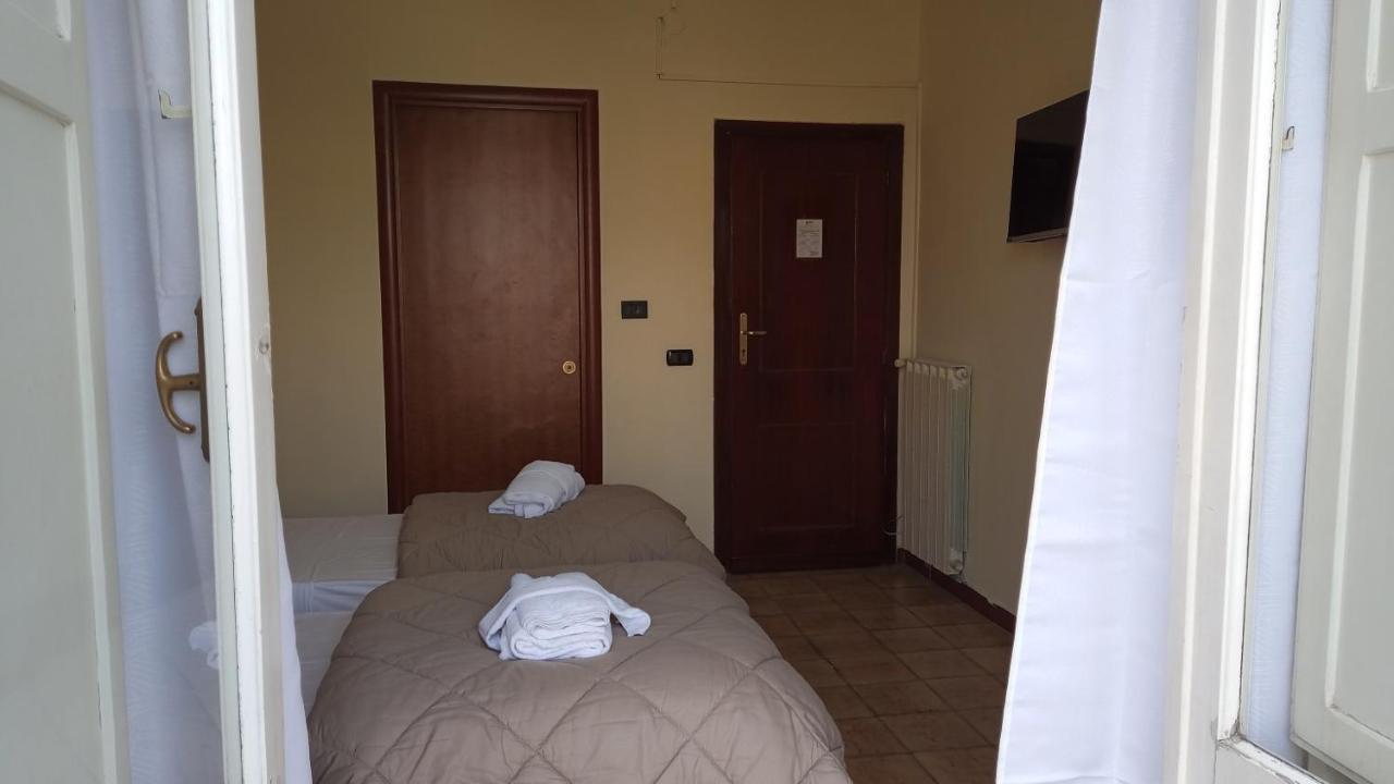 Hotel Eliseo Napoli Kültér fotó